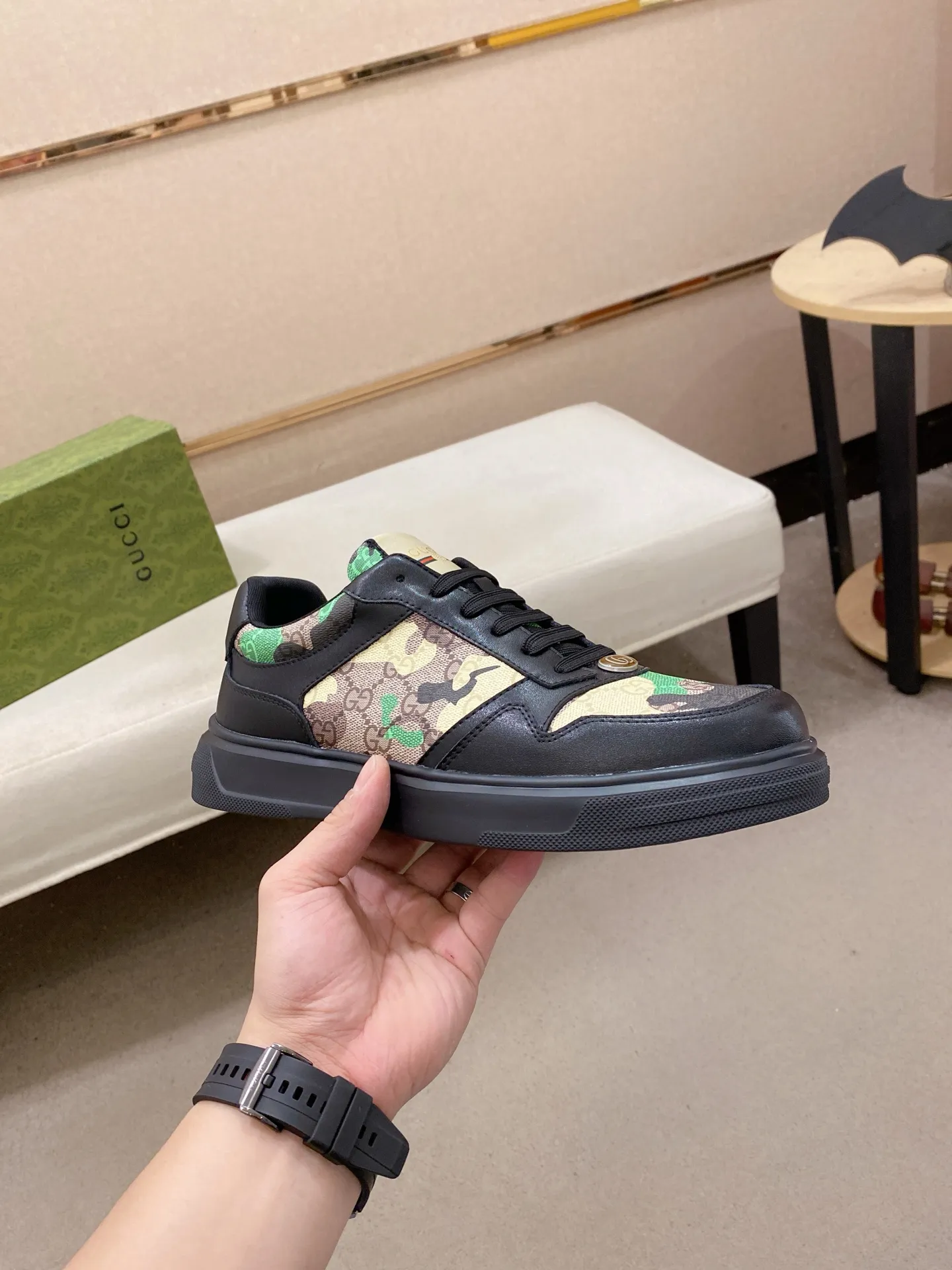 Ex-factory price 400💰【Gucci】Gucci men’s latest series of casual shoes! The official website is built 1:1. The upper is made of imported high-quality cowhide, and the lining is made of high-quality sheepskin, which is soft and comfortable. Picky selection of materials and exquisite workmanship give you the best enjoyment. Number of yards: 38-44 yards.